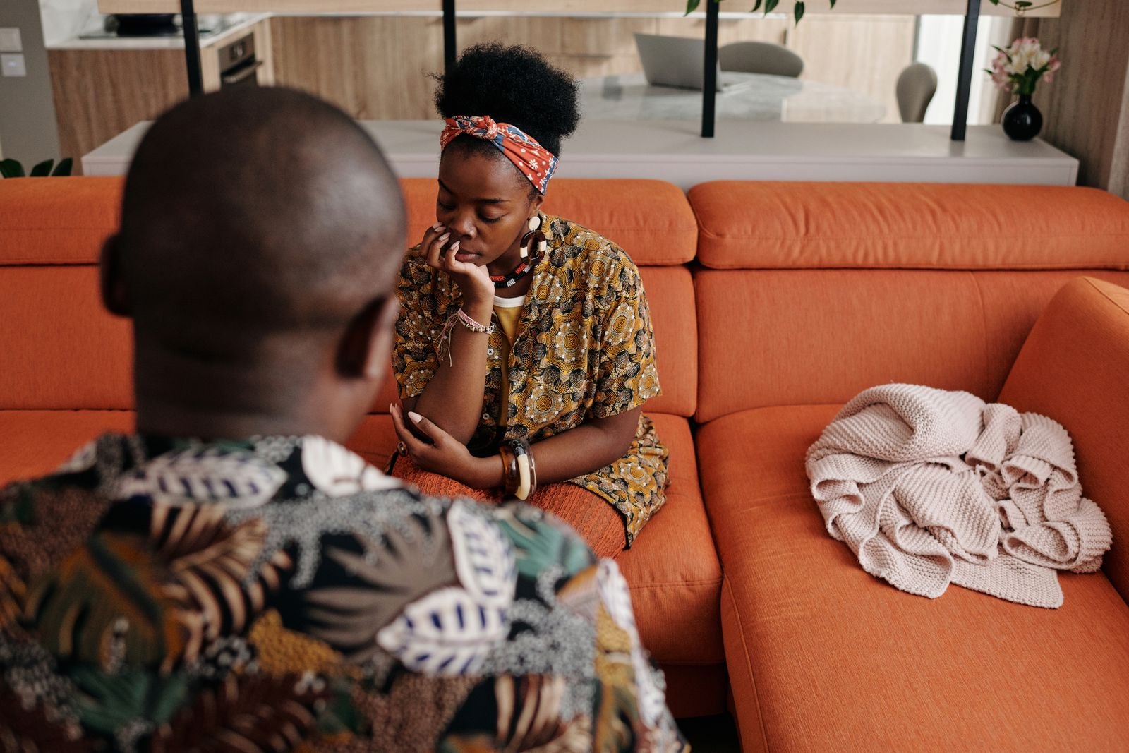 A couple talking calmly through a disagreement at home