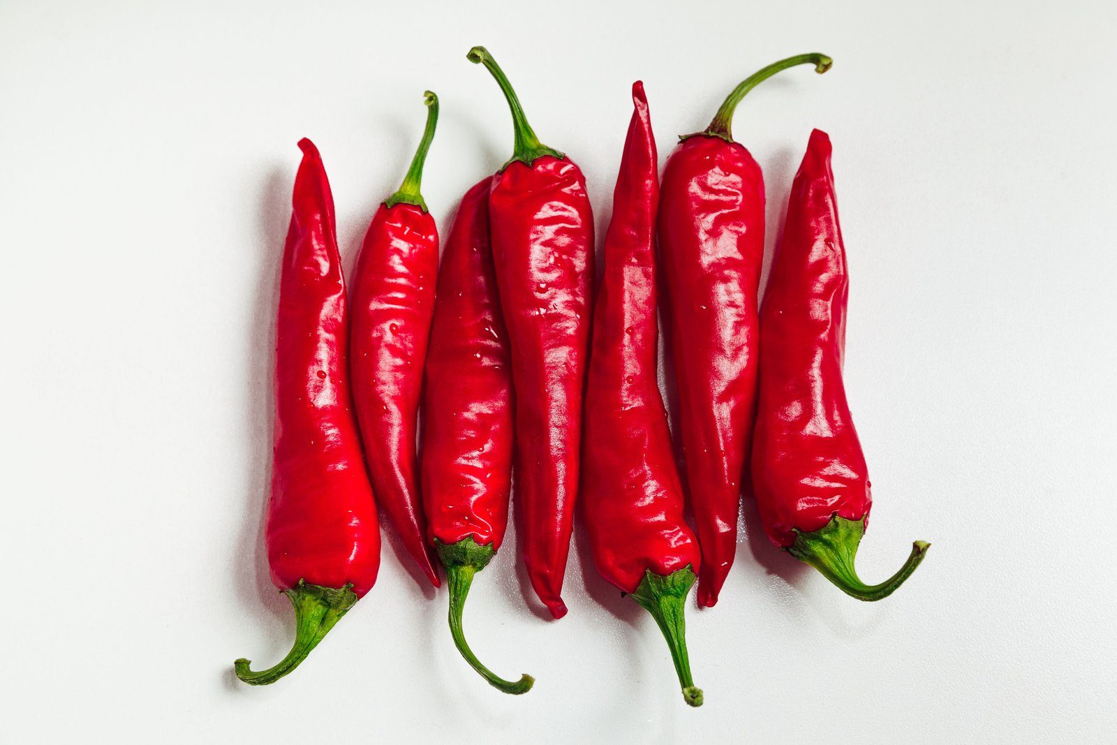 Eine scharfe Chilischote &ndash; ihr Capsaicin wird teils über den Urin ausgeschieden und aktiviert den TRPV1-Rezeptor in der Blasenwand