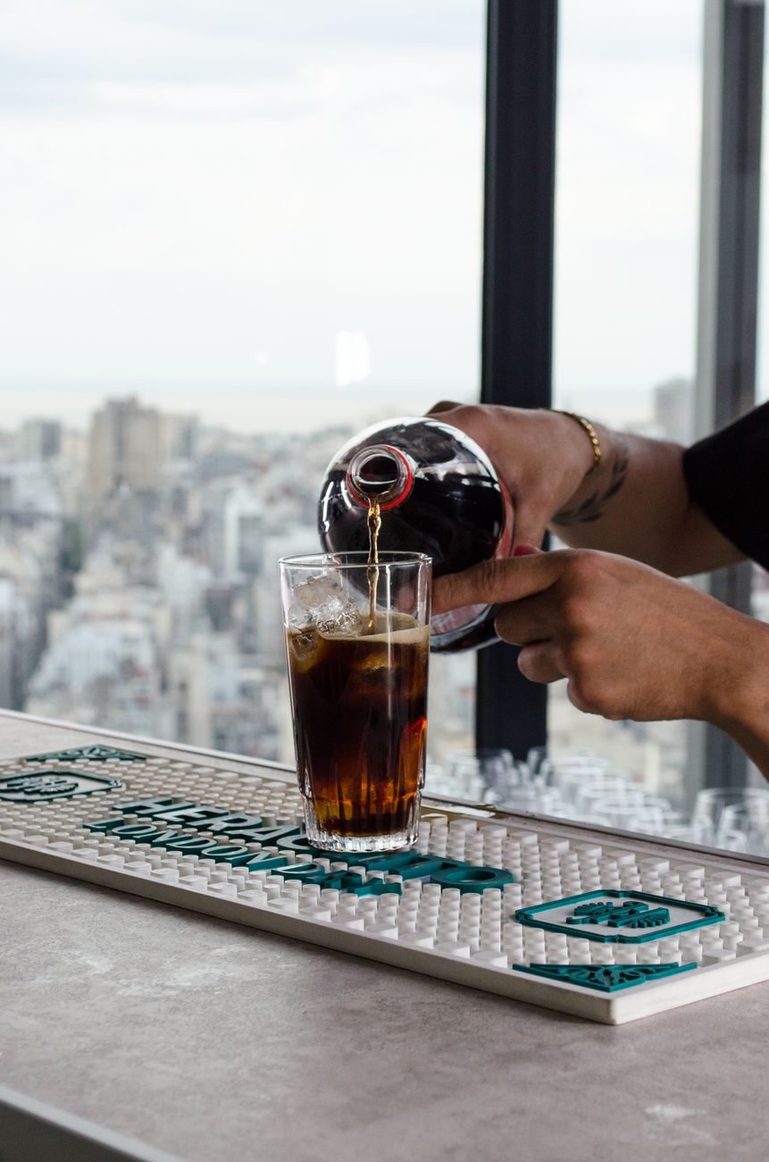 Soda being poured over ice, a sugary drink linked to advanced glycation end products that stiffen cartilage