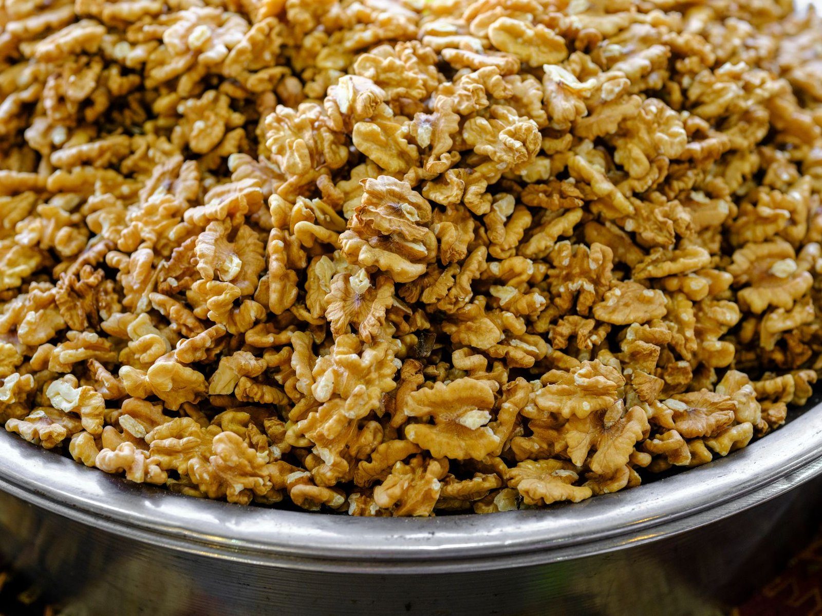 Nueces peladas, fuente de triptófano, magnesio y trazas de melatonina