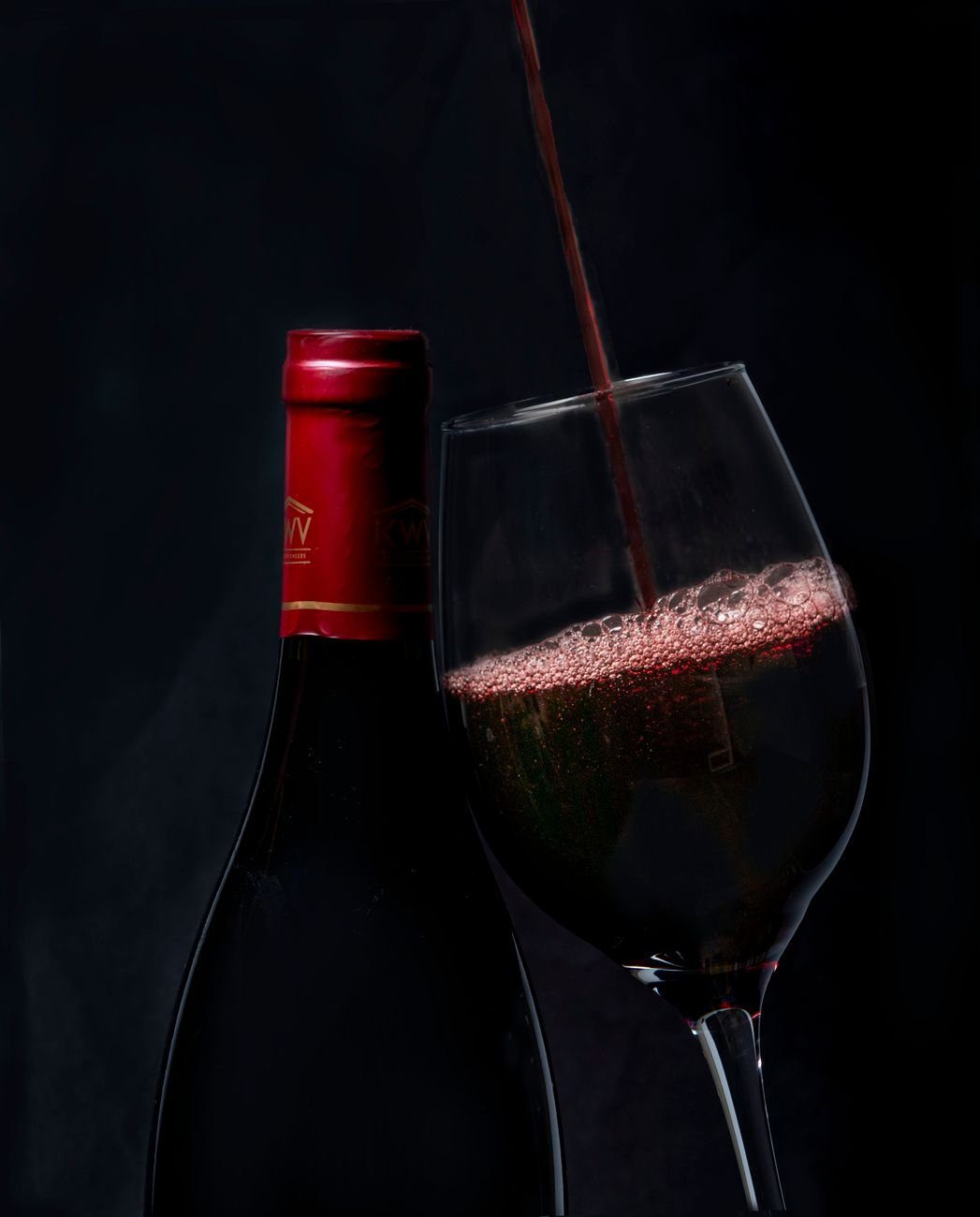 Copa de vino: la guía sugiere reducir el alcohol para no exacerbar los sofocos