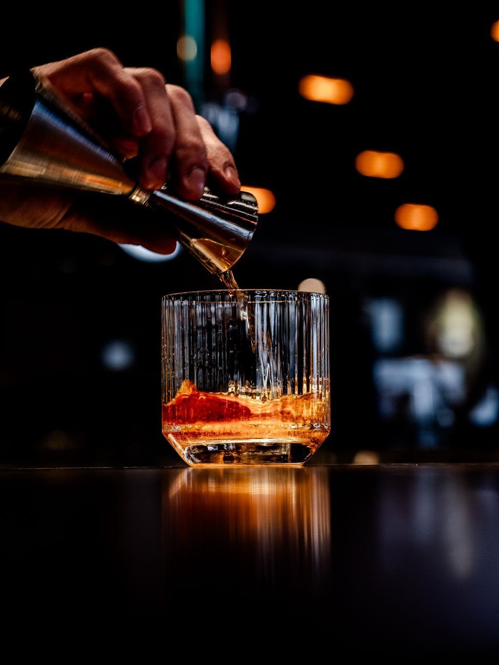 Un verre d'alcool en soirée, à tester séparément des autres déclencheurs possibles