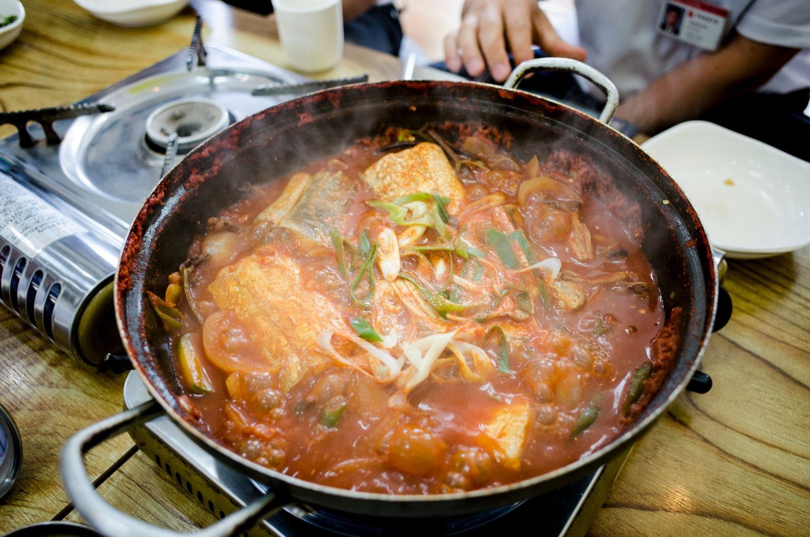 Un plat épicé au piment, un déclencheur fréquent de la rhinite gustative