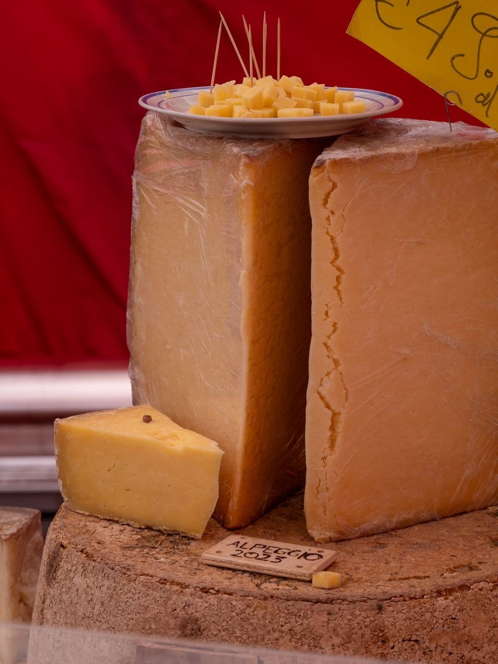 Formaggio e latticini, alimenti ricchi di calcio che competono con l'assorbimento del ferro