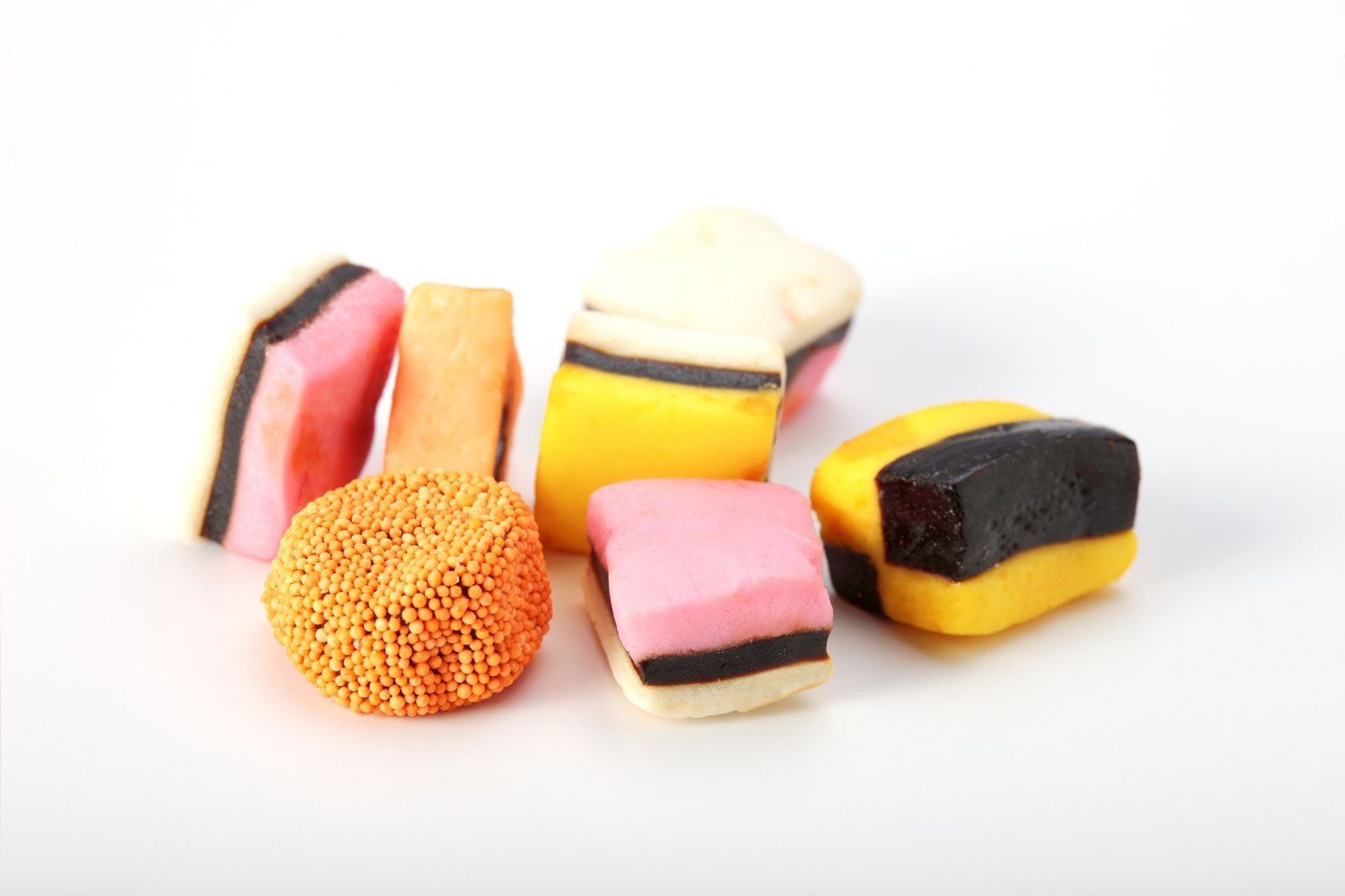 Caramelle e radici di liquirizia, alimenti per cui l'etichetta europea prevede un avviso per chi ha la pressione alta