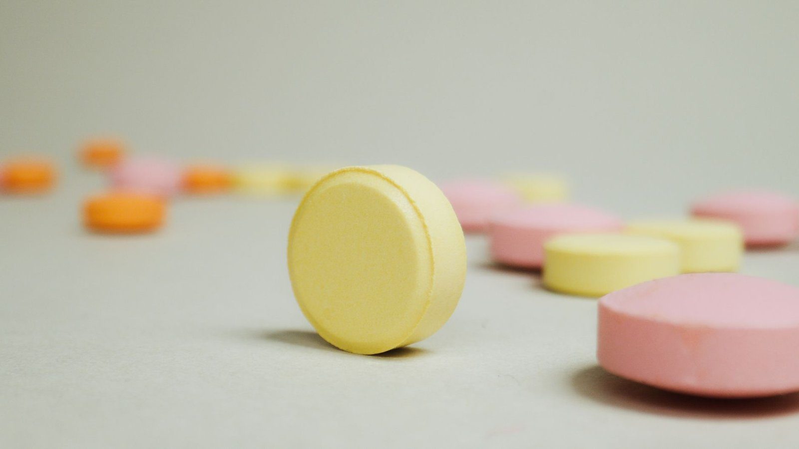 Medicijnen op tafel: sommige middelen en schildklierproblemen kunnen afvallen moeilijker maken