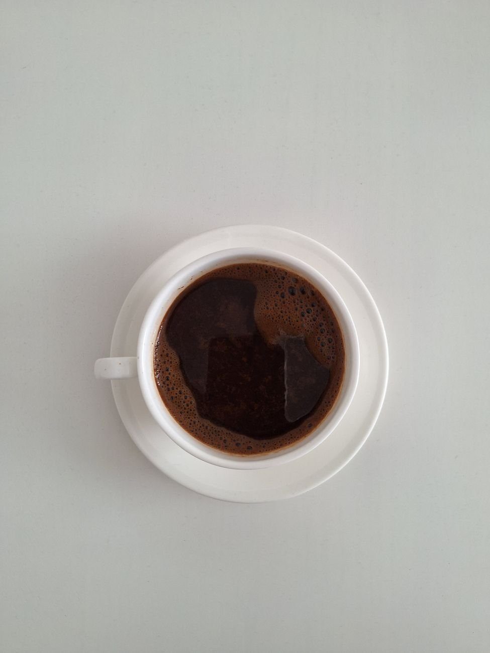 Kaffekopp — en av dryckerna som enligt 1177 kan förvärra värmevallningar